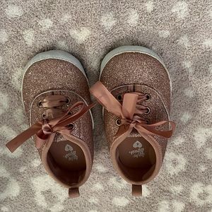 Oshkosh toddler shoes size 4